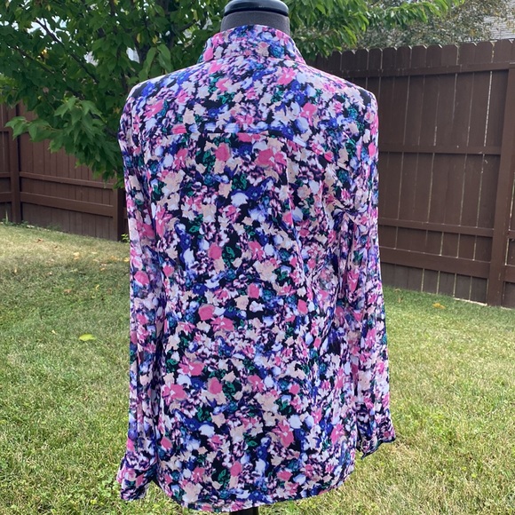 Floral button up - Picture 2 of 3